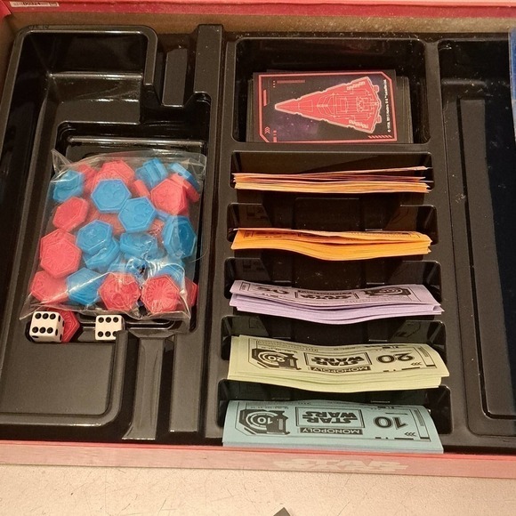 Monopoly Star Wars Board Game - Picture 2 of 4
